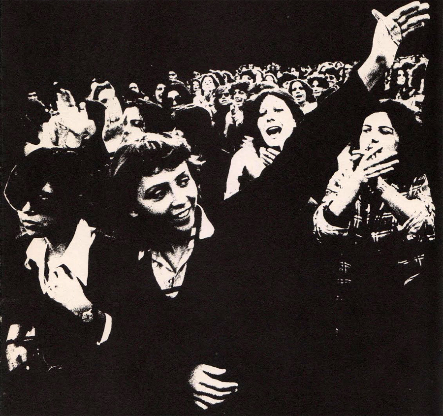le donne in lotta, dopo il '68 - foto di Paola Agosti - dalla copertina di: P. Agosti, S. Bordini, R. Spagnoletti, A. Usai, Riprendiamoci la vita. immagini del movimento delle donne, Savelli, 1976