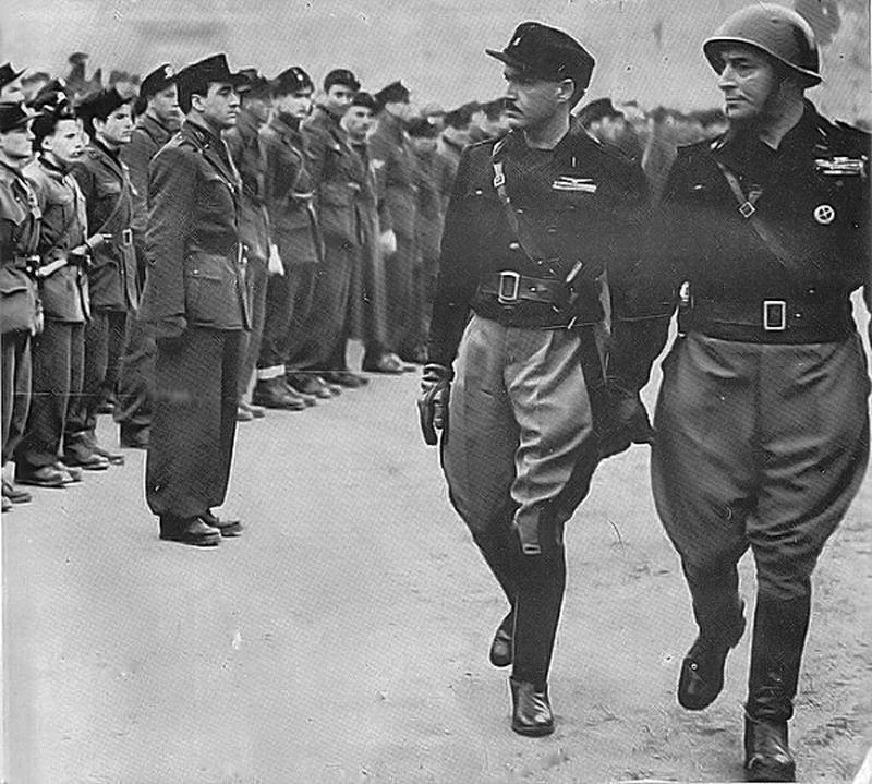 Milano, estate 1944, Alessandro Pavolini e Vincenzo Costa passano in rassegna gli squadristi della VIII Brigata Nera