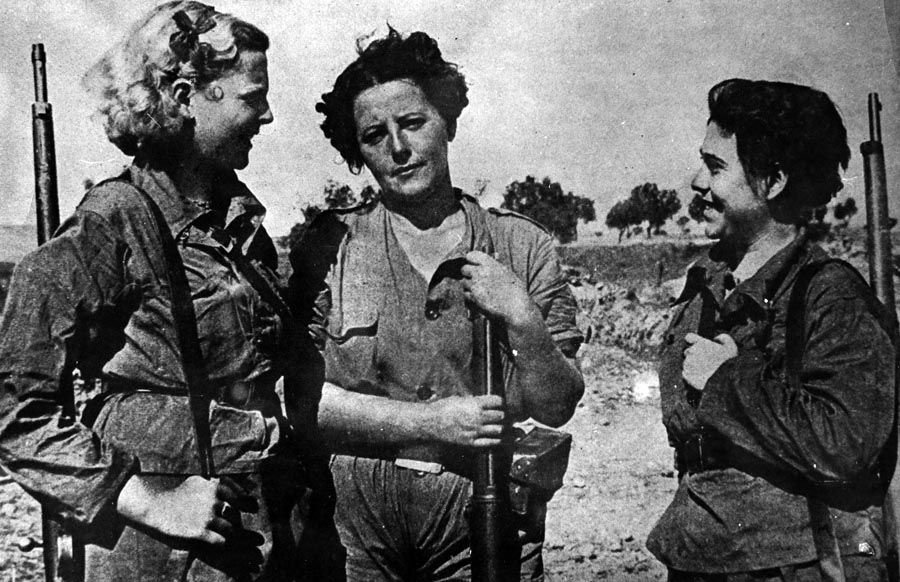 1936: miliziane del gruppo “Mujeres Libres” aderente alla FAI - foto di Agustì Centelles